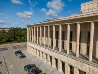 Teatr Wielki w Łodzi, widok od placu po skosie