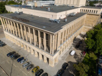 Teatr Wielki w Łodzi, widok od placu po skosie